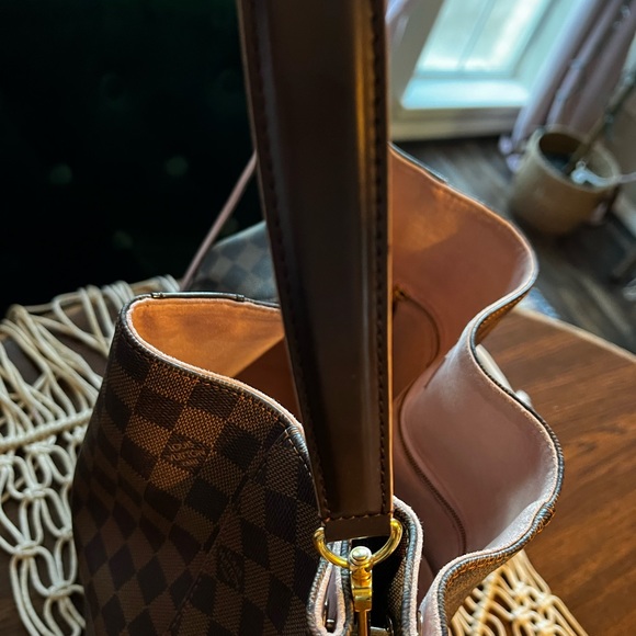 Caissa hobo Rose for sale. Gently used, I never use it. No trades. - Picture 6 of 9